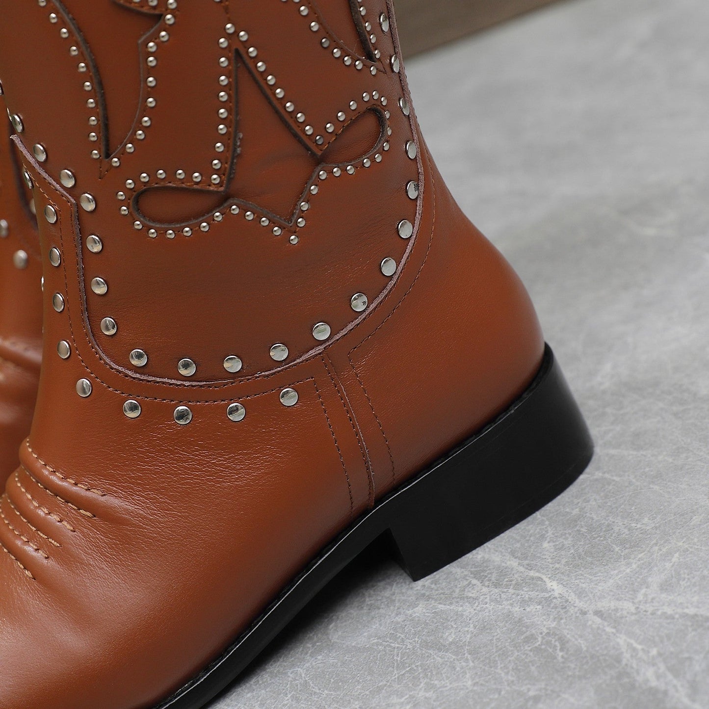 GG WOMEN'S BOOT WITH DOUBLE G AND STUDS BROWN