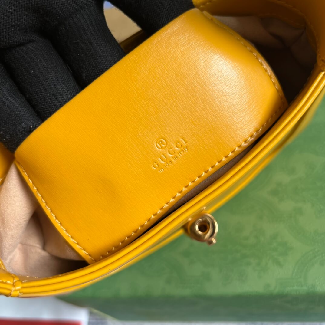 GG637091 Handbag subaxillary bag 19cm yellow cowhide