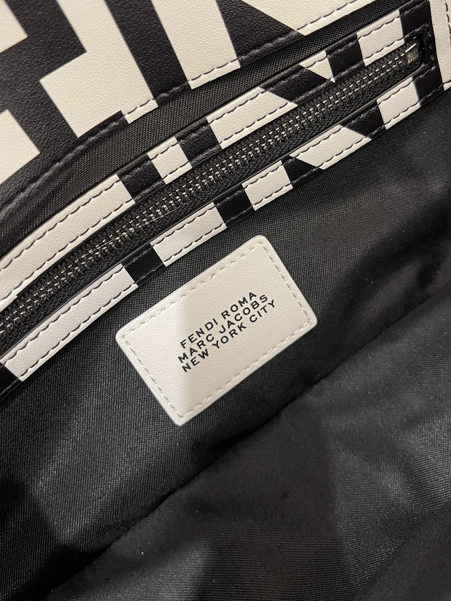 Luxe Touch -  Bag - FED - 082