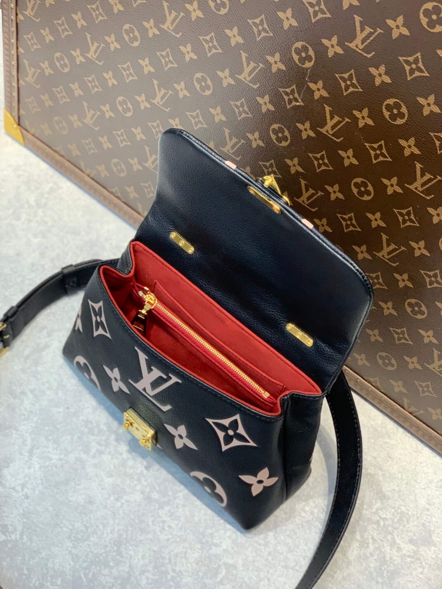 M45978 MADELEINE 24cm/BB 30cm/MM black Monogram Empreinte Silk screen