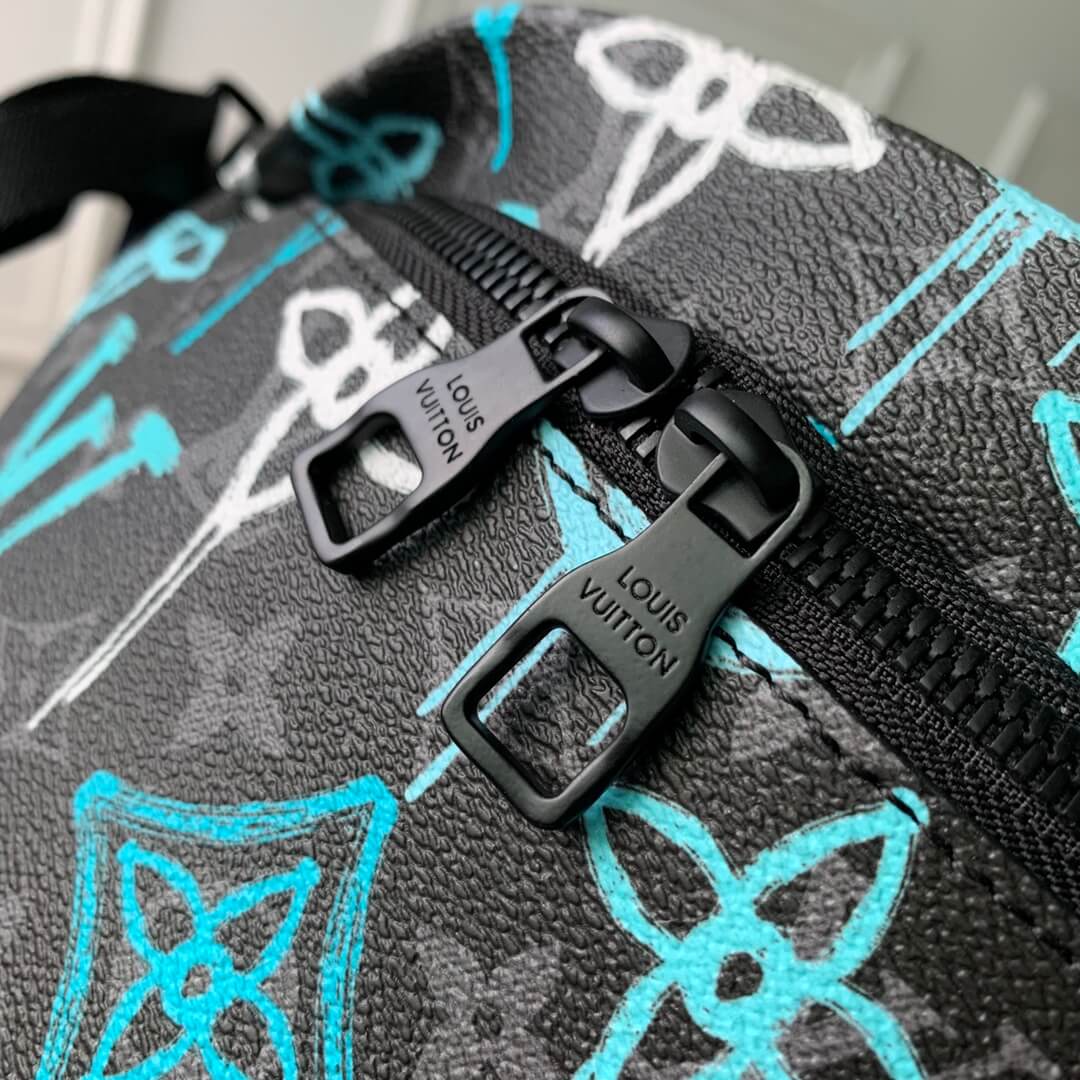 M21397 DISCOVERY BUMBAG Monogram Eclipse 44CM green