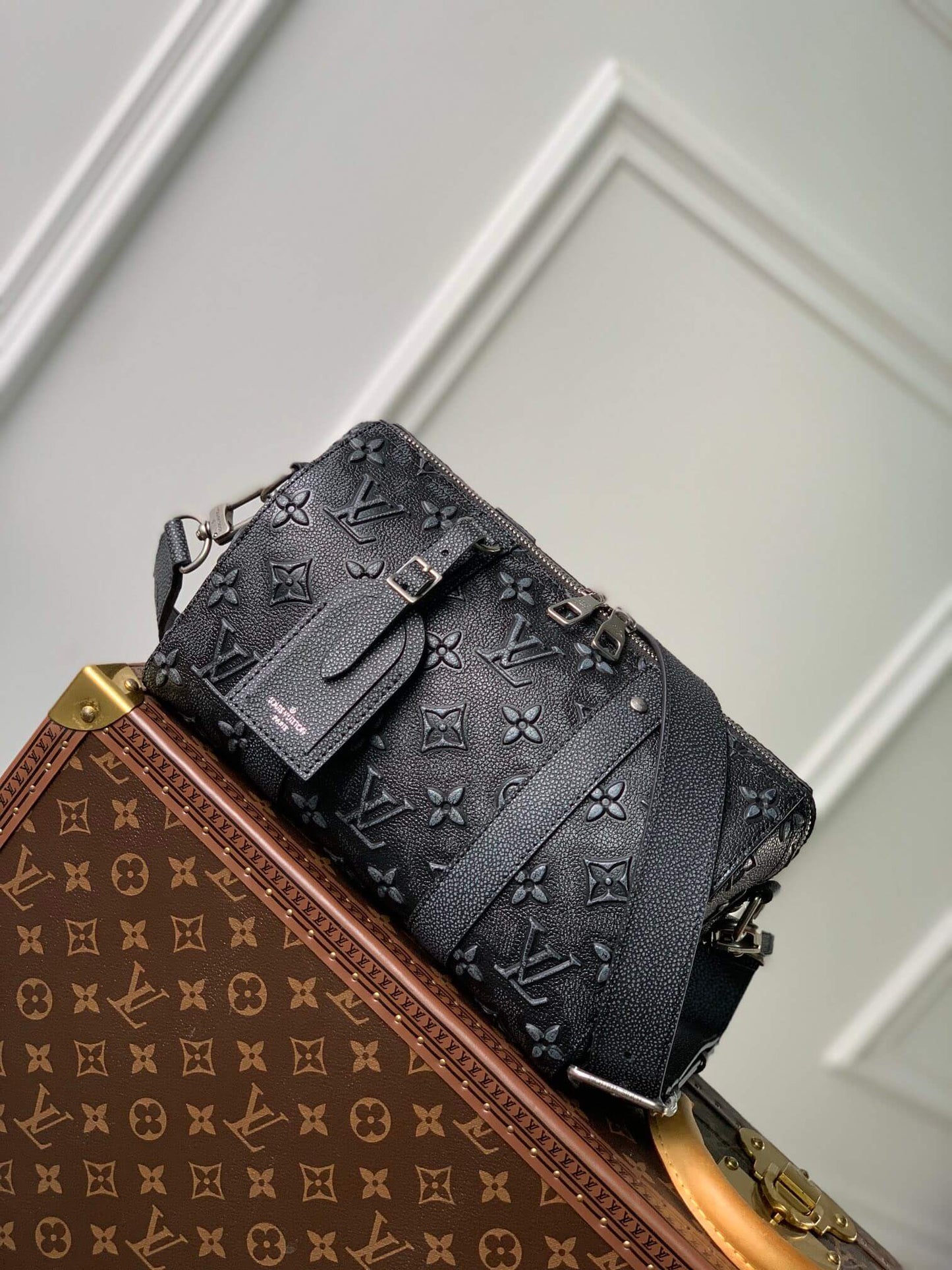 M21448 CITY KEEPALL Monogram 27CM black