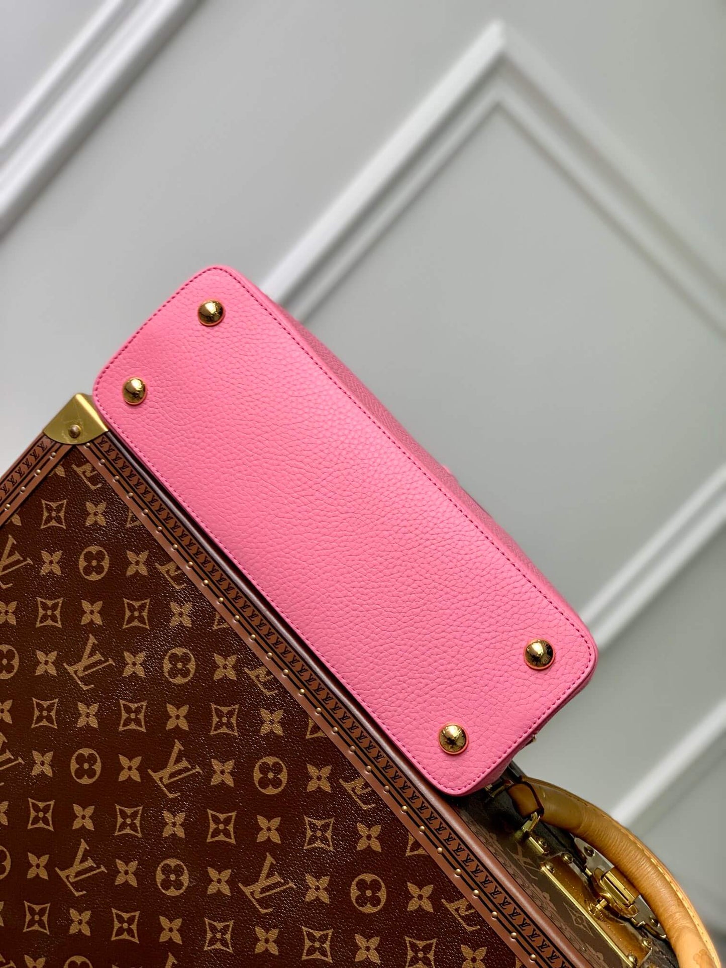 M22375 Capucines MM Taurillon 31.5cm pink COWHIDE/ REAL LEATHER
