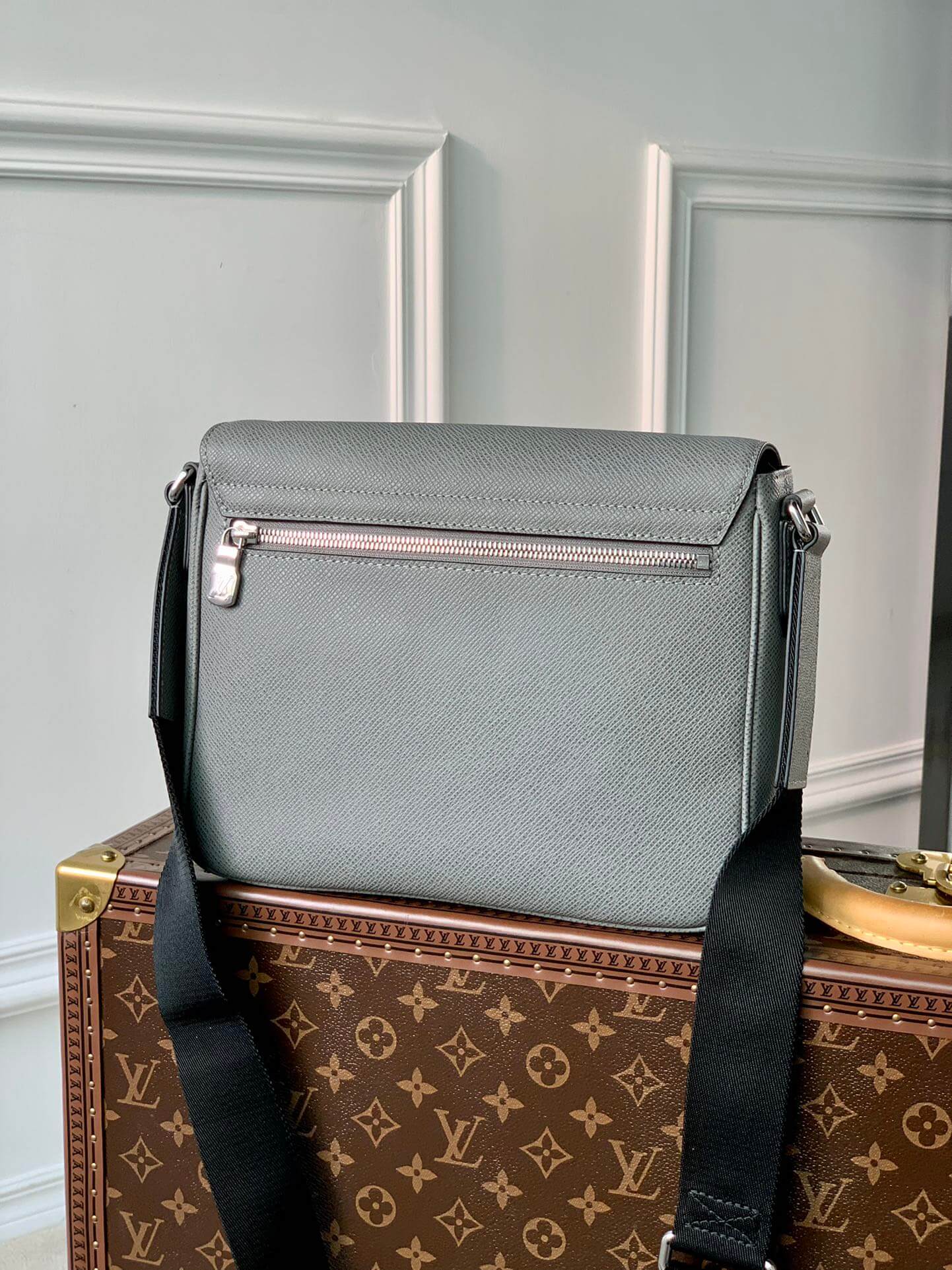 M30851 District PM Taïga 26cm grey man bag