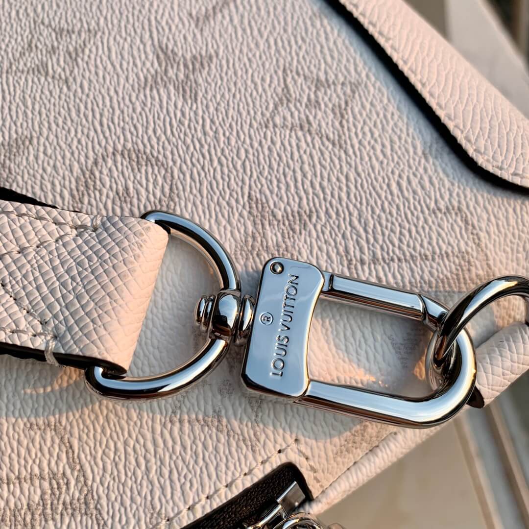 M30936 Duo Sling Bag 20cm white Monogram bumbag