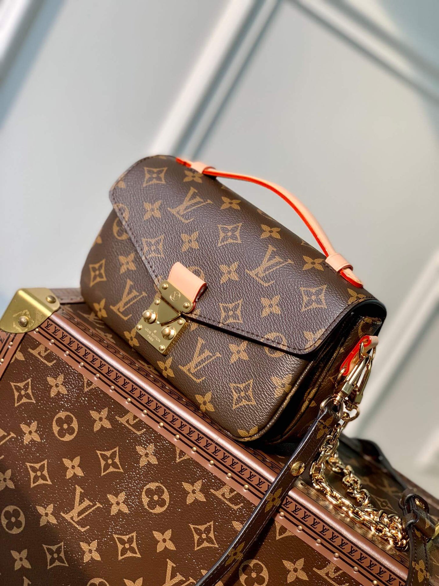 M46279 messenger bag East West Métis monogram 21.5cm brown