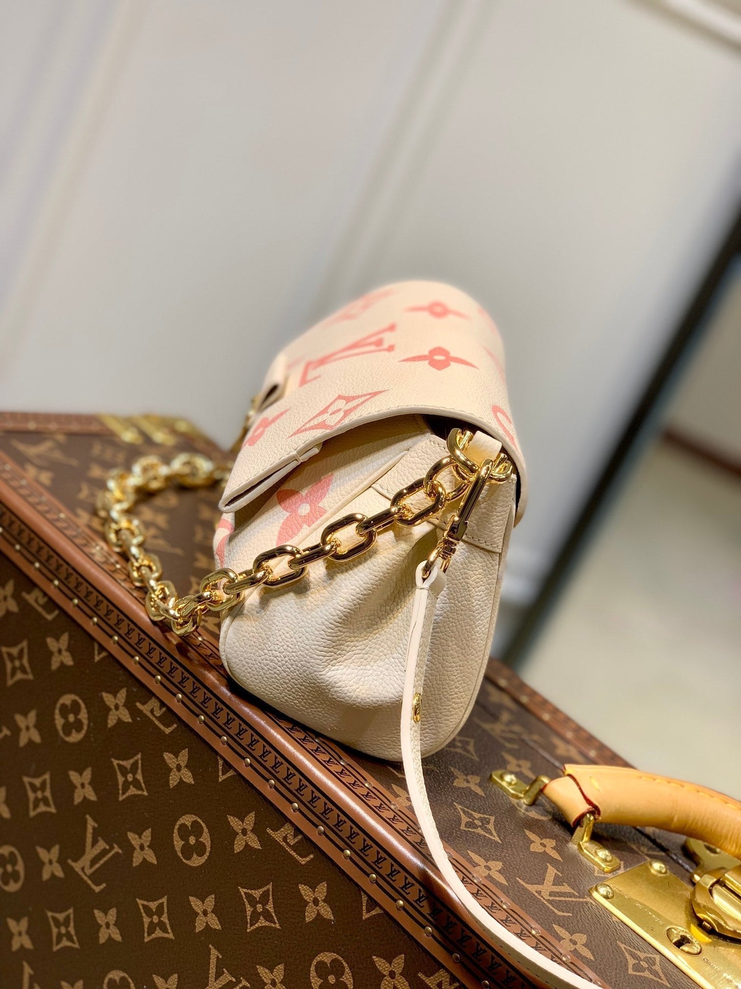 M46393 Favorite Monogram 24cm apricot TOURTERELLE / CRÈME