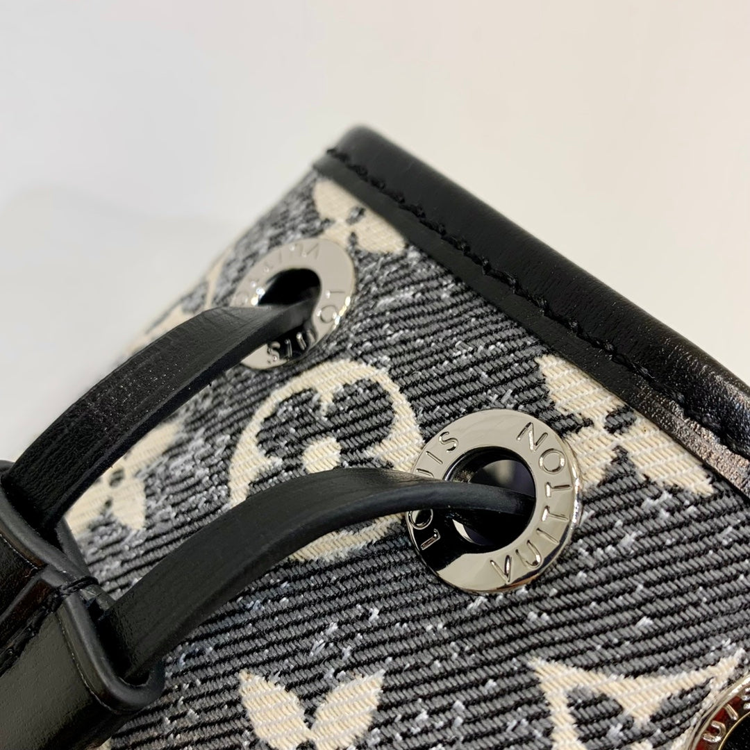 M46449 mini bucket bag Cruise Monogram 16cm grey