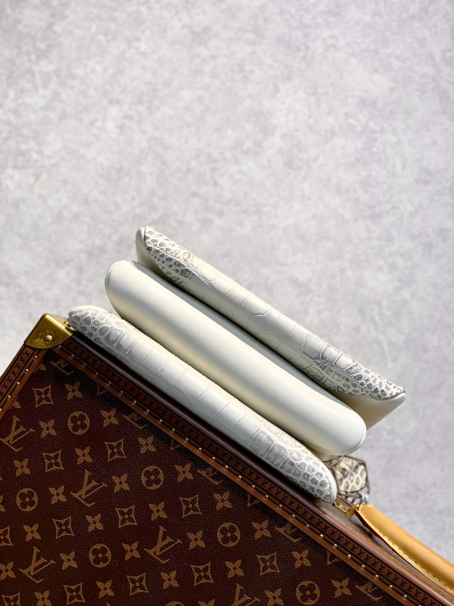 M57791 Coussin PM Vuittamins 26cm White crocodile pattern