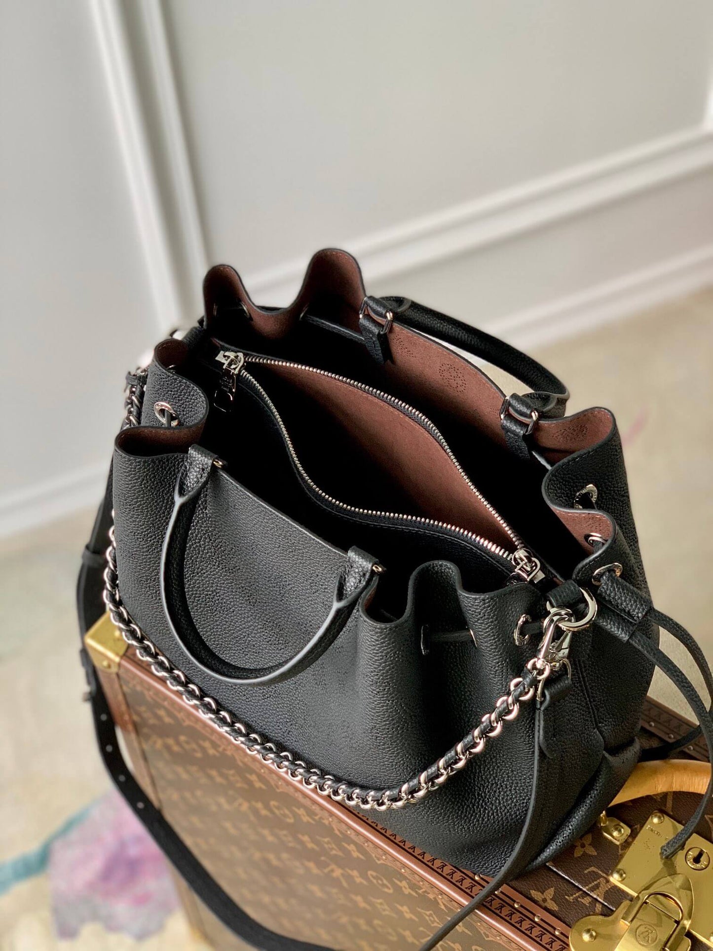 M59200 BELLA TOTE monogram 32cm black Soft perforated cowhide