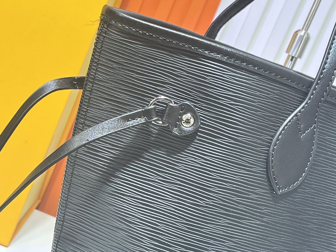 LV Neverfull MM Epi Leather with Pochette Noir