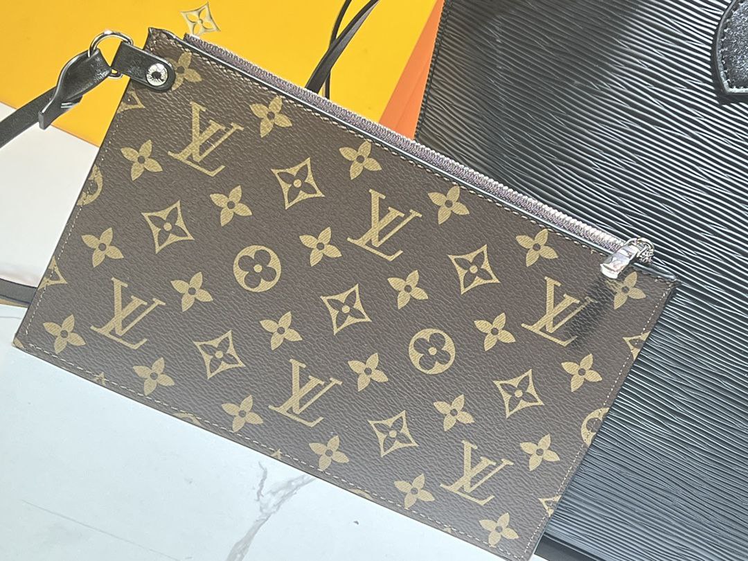 LV Neverfull MM Epi Leather with Pochette Noir
