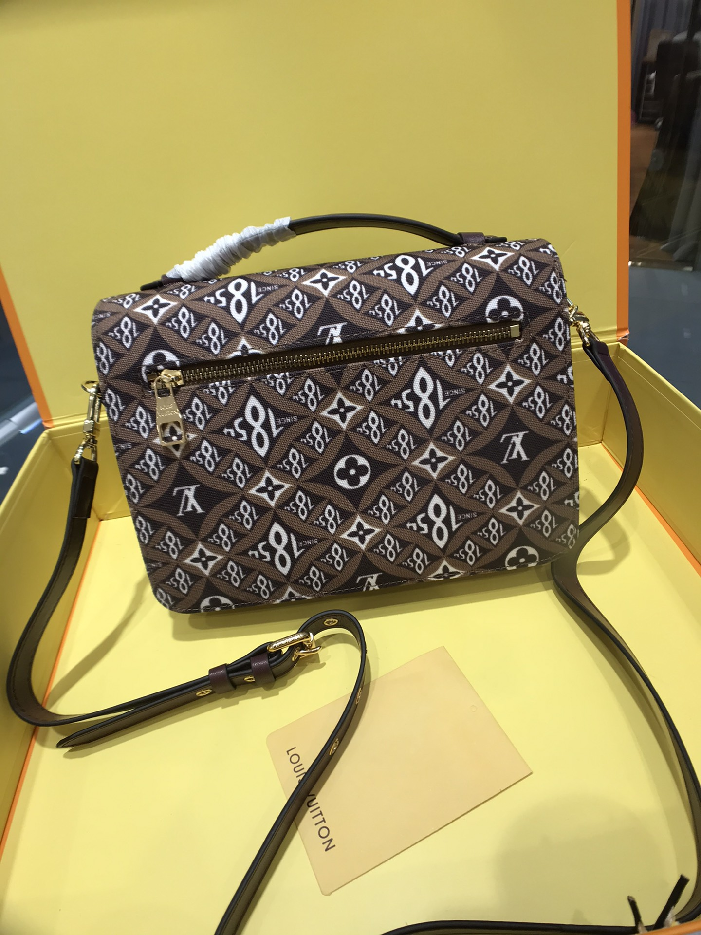 Elite Carryalls